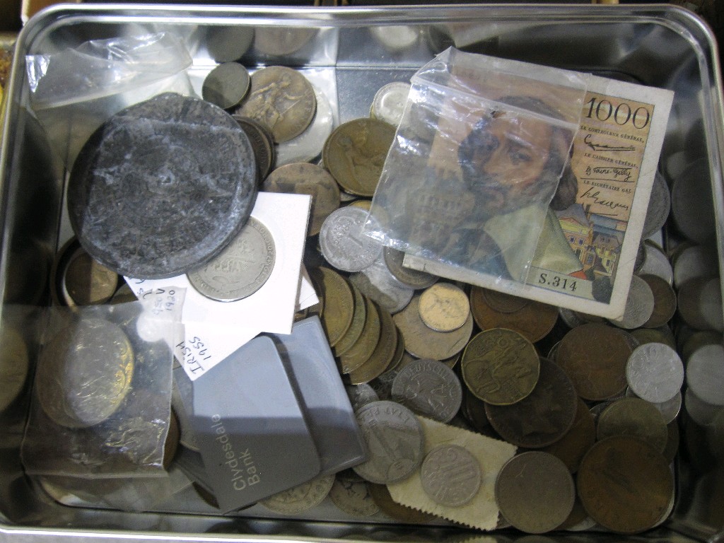 Appraisal: Box of assorted coins and a banknote