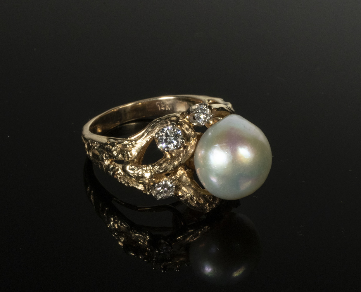 Appraisal: LADIES PEARL DIAMOND RING K Yellow Gold Ring set with