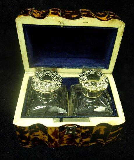 Appraisal: A Victorian tortoiseshell box with fluted front the hinged cover