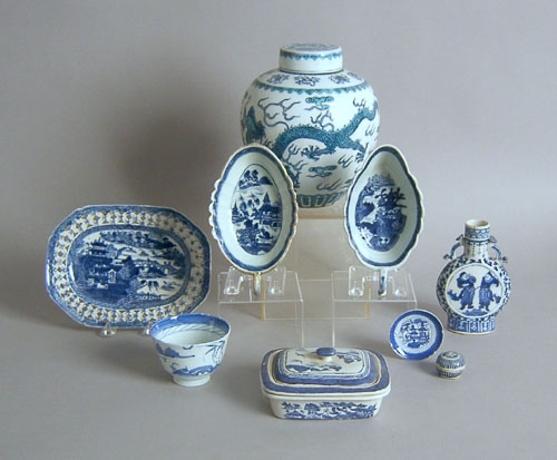 Appraisal: Nine pieces of Chinese blue and white porcelain