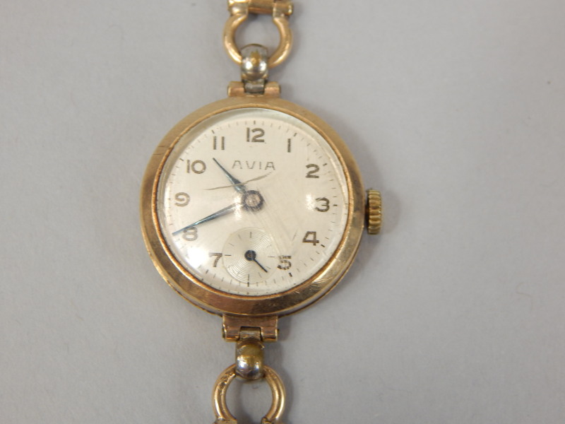 Appraisal: An Avia ct gold ladies wristwatch on thin bracelet with