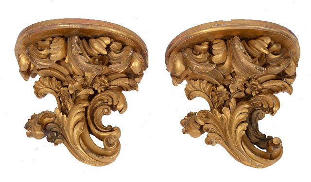 Appraisal: A PAIR OF TH CENTURY GILTWOOD BOW FRONTED WALL SCONCES