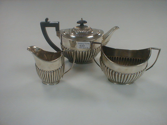 Appraisal: A Goldsmiths and Silversmith's Company three piece silver tea set