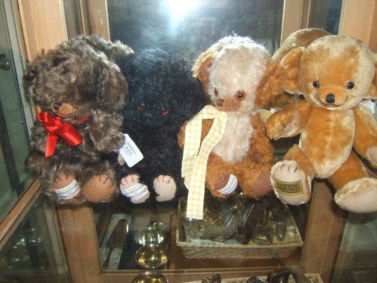 Appraisal: Four Merry Thought 'cheeky' bears three of whom are limited