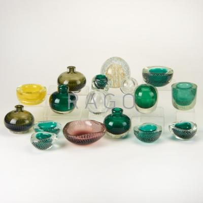 Appraisal: BULLICANTE GLASS Seventeen cased glass vessels with controlled bubbles Unmarked