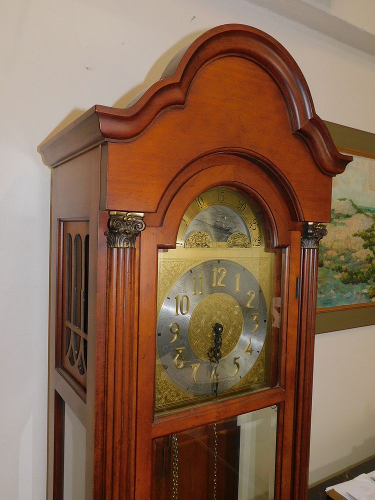 Appraisal: MODERN TALL CLOCK Modern Colonial mahogany tall clock with fancy