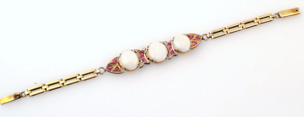 Appraisal: An Edwardian style bracelet of pierced outline with shield shaped