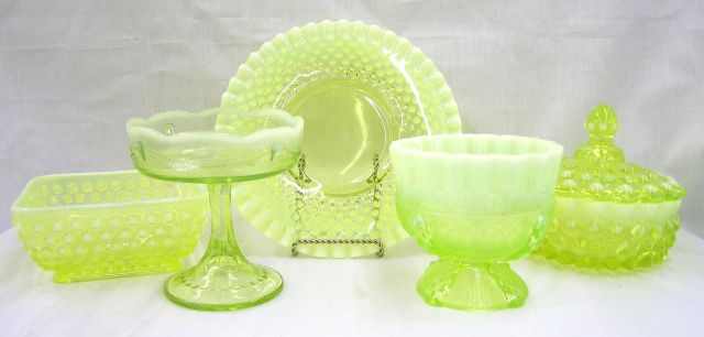 Appraisal: Lot of Victorian opalescent Vaseline glass including set of four