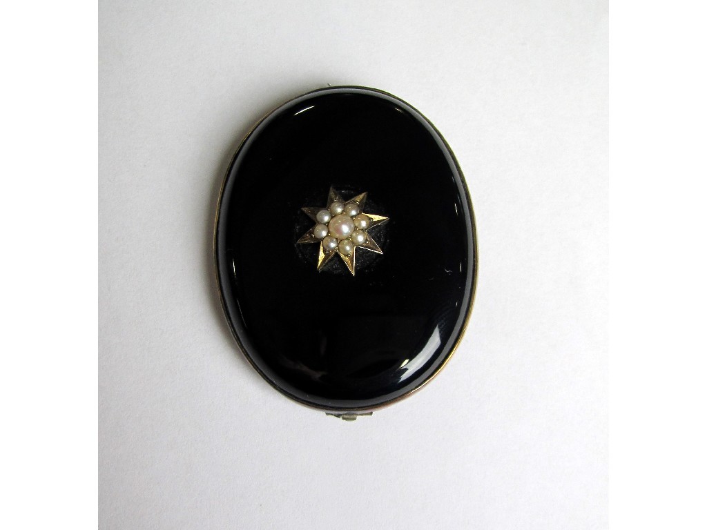 Appraisal: A Victorian oval Whitby jet brooch with ct gold seed