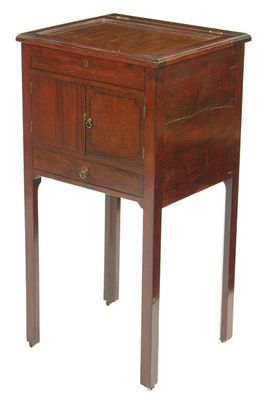 Appraisal: A mahogany bedside table the hinged panelled top to a