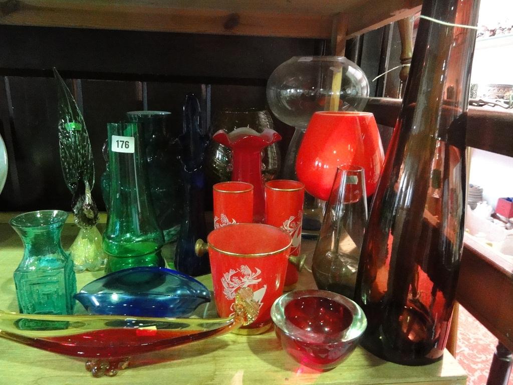 Appraisal: A quantity of modern Studio type glassware including a substantial