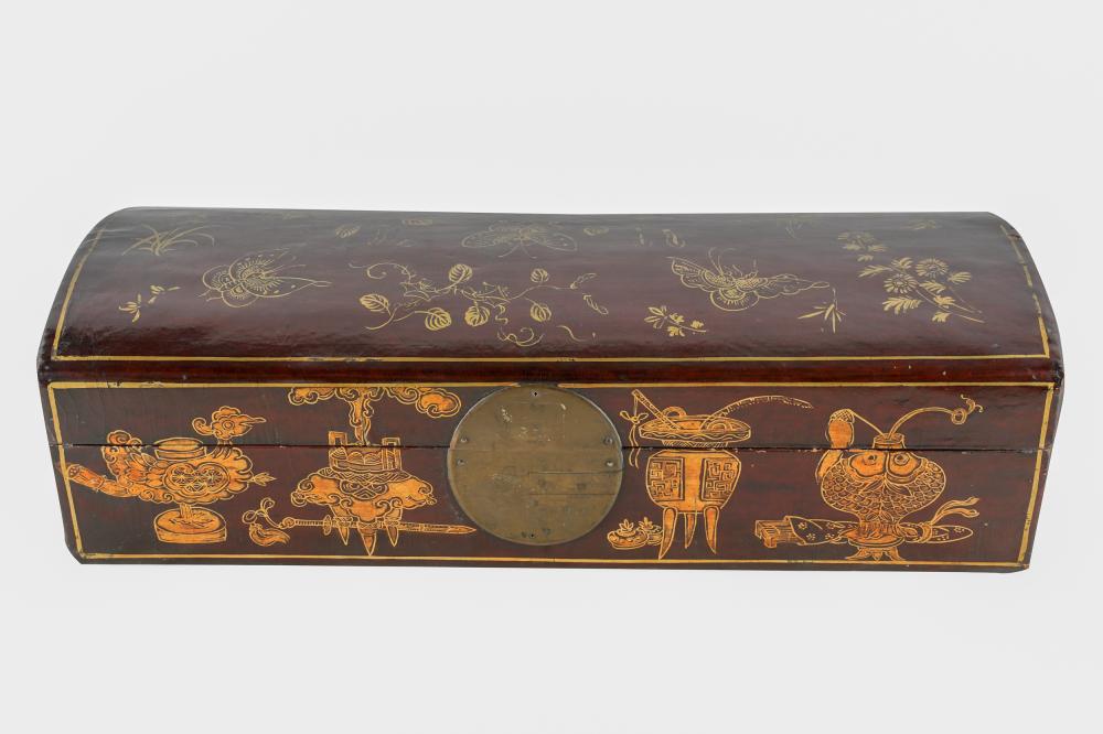 Appraisal: CHINOISERIE LACQUERED BOXwith a hinged top and brass hinges Condition