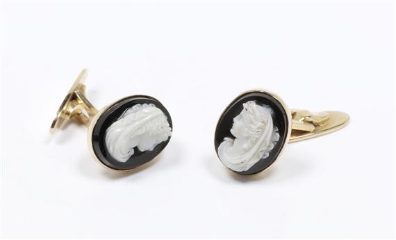 Appraisal: AGATE CAMEO CUFF LINKS ca Yellow gold Oval black-white cameos