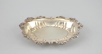 Appraisal: A Tiffany Co Sterling Silver Serving Dish Oval shape with