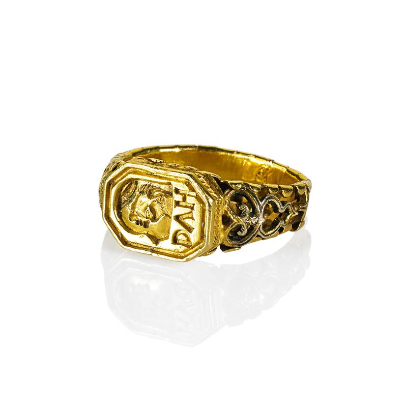 Appraisal: ANTIQUE GOLD SIGNET RING Condition Report