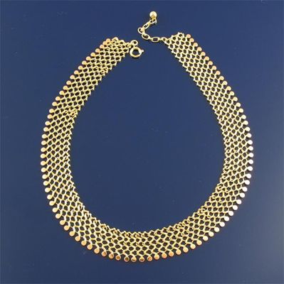 Appraisal: A gold mesh link necklace g cm