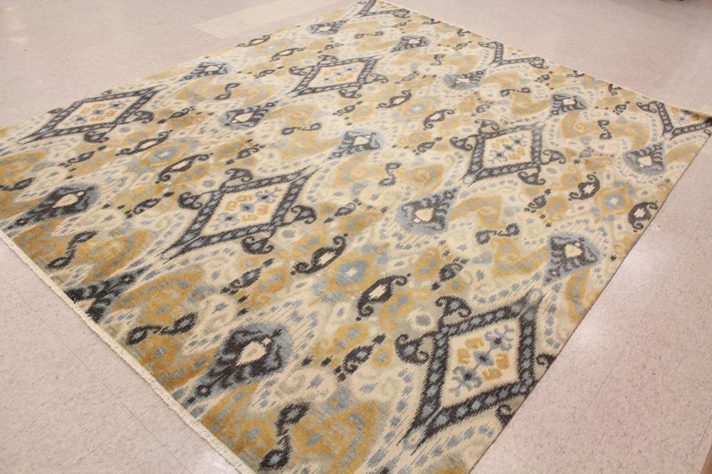 Appraisal: A CONTEMPORARY HAND KNOTTED INDIA CARPET overall repeating abstract motif