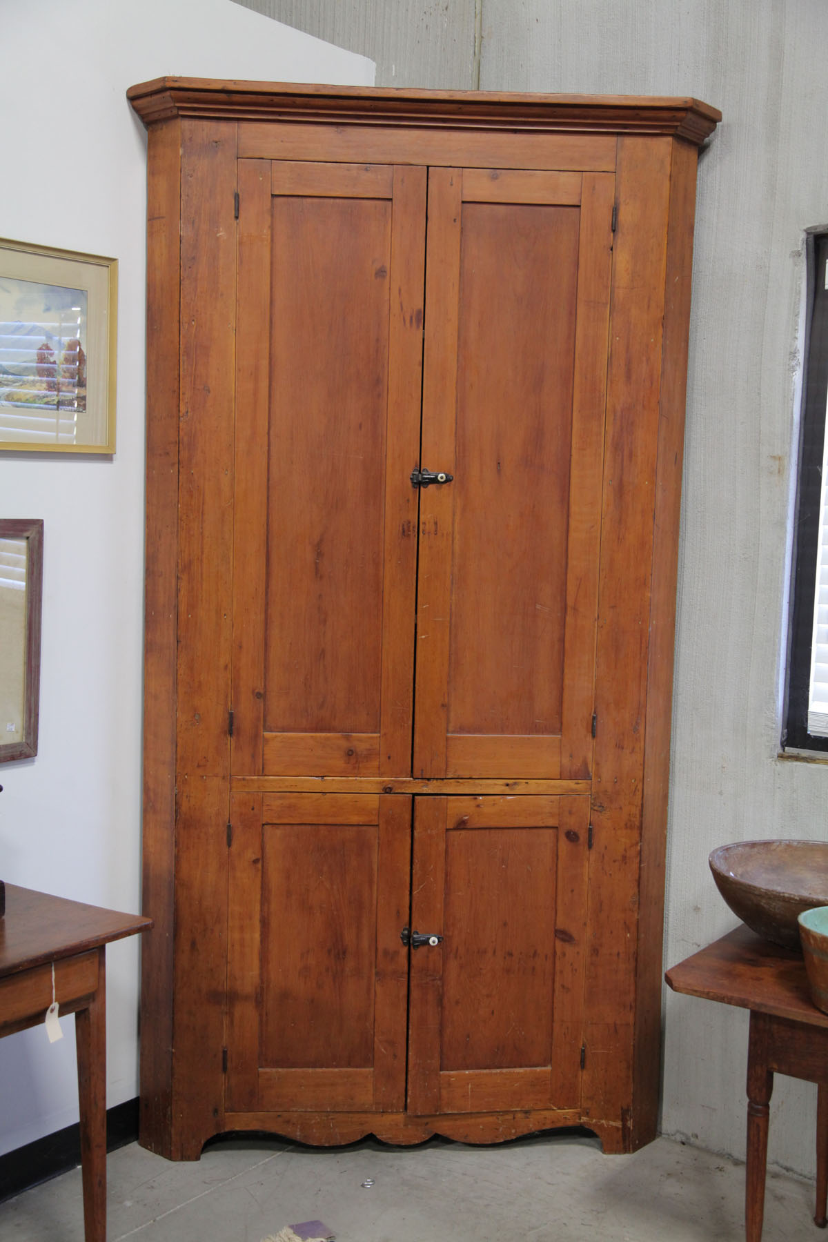 Appraisal: CORNER CUPBOARD American mid th century pine with poplar secondary