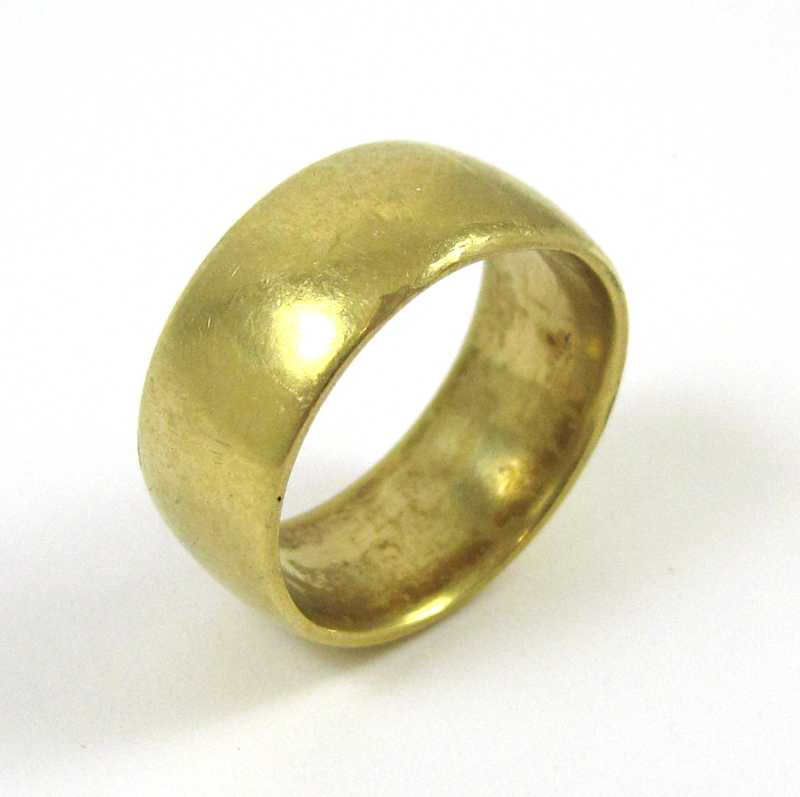 Appraisal: TWENTY-THREE KARAT YELLOW GOLD BAND The k also known as