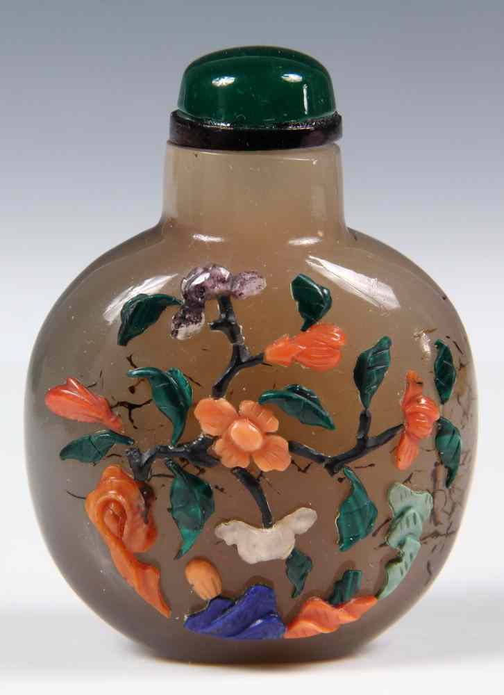 Appraisal: CHINESE SNUFF BOTTLE - Agate Snuff Bottle with inlaid floral