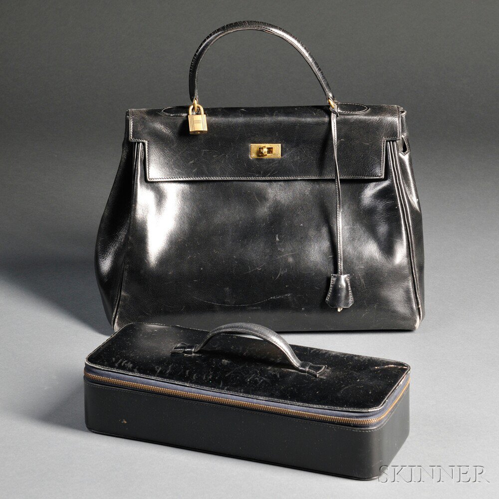 Appraisal: Lady's Black Leather Kelly Handbag Hermes gold-tone hardware cm with