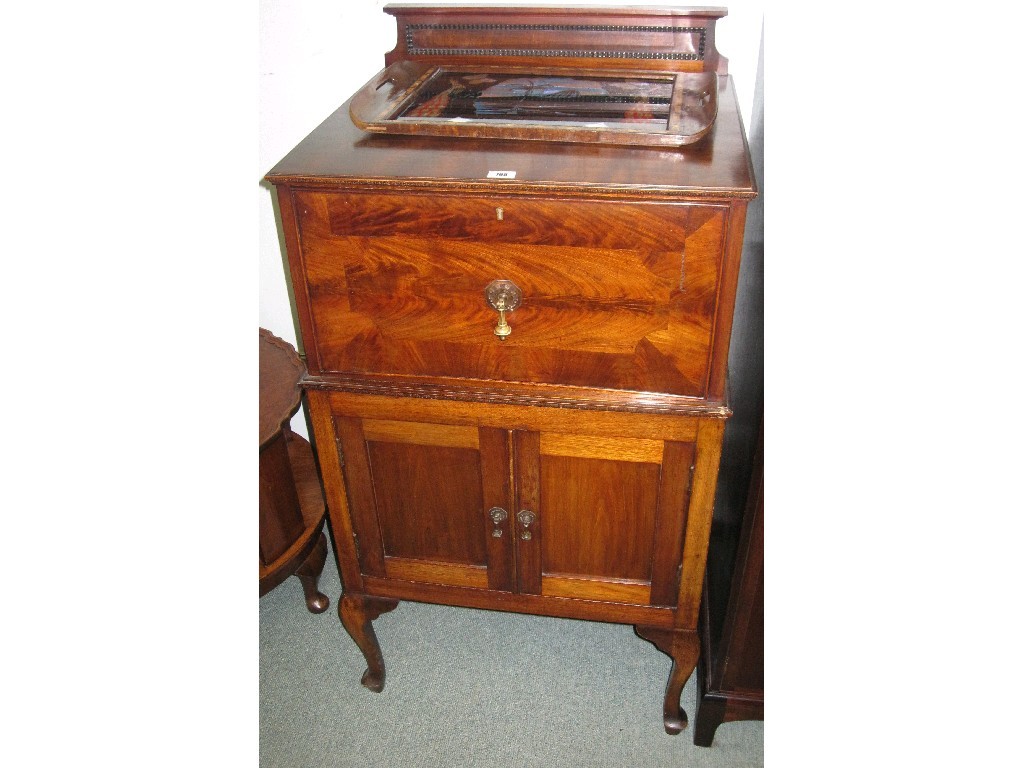 Appraisal: Mahogany secretaire cabinet