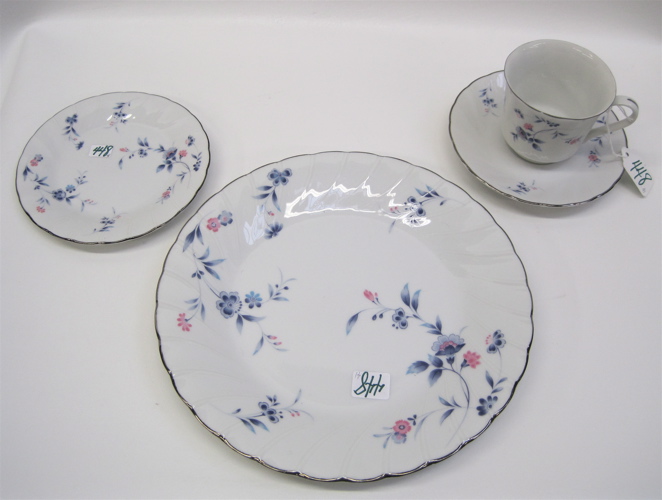 Appraisal: CRESCENT FINE CHINA SET pieces in the Allouette pattern including