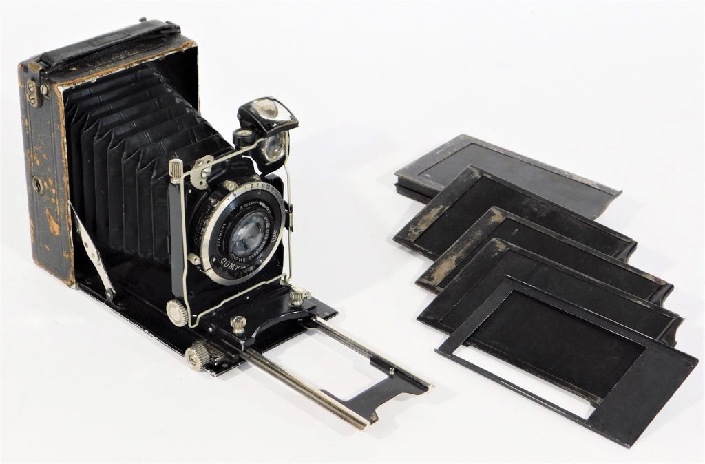 Appraisal: CERTO BEE BEE X FOLDING PLATE CAMERA Certo Bee Bee