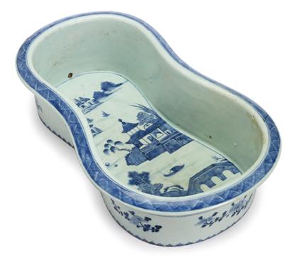 Appraisal: Chinese Export Porcelain Canton bidet th century