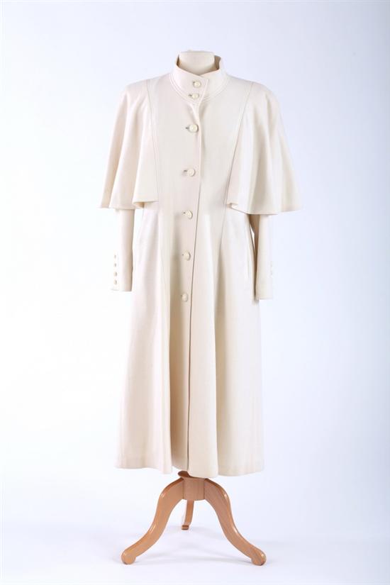 Appraisal: CREAM COLORED WOOL COAT s The Cast label Ankle-length with