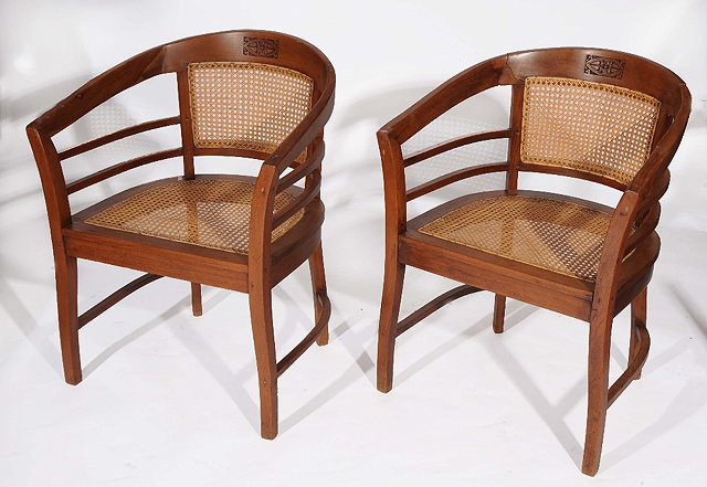 Appraisal: A PAIR OF EARLY TH CENTURY OAK ELBOW CHAIRS in