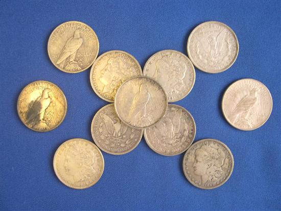 Appraisal: Lot of circulated Morgan Peace Dollars dated from to Avg