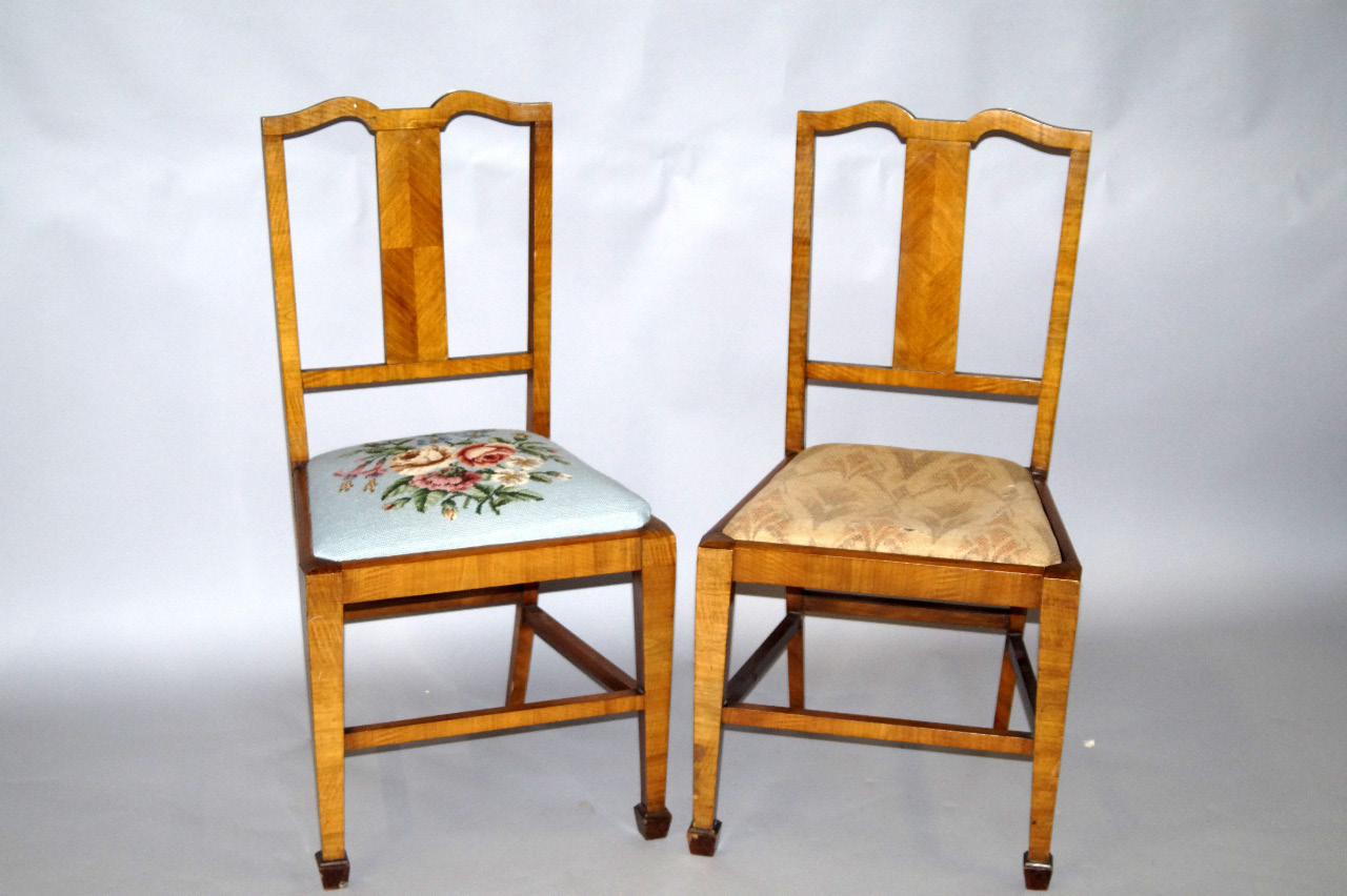 Appraisal: A pair of Art Deco walnut bedroom chairs with drop