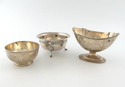 Appraisal: Three modern silver sugar bowls Maker's mark T W Dublin