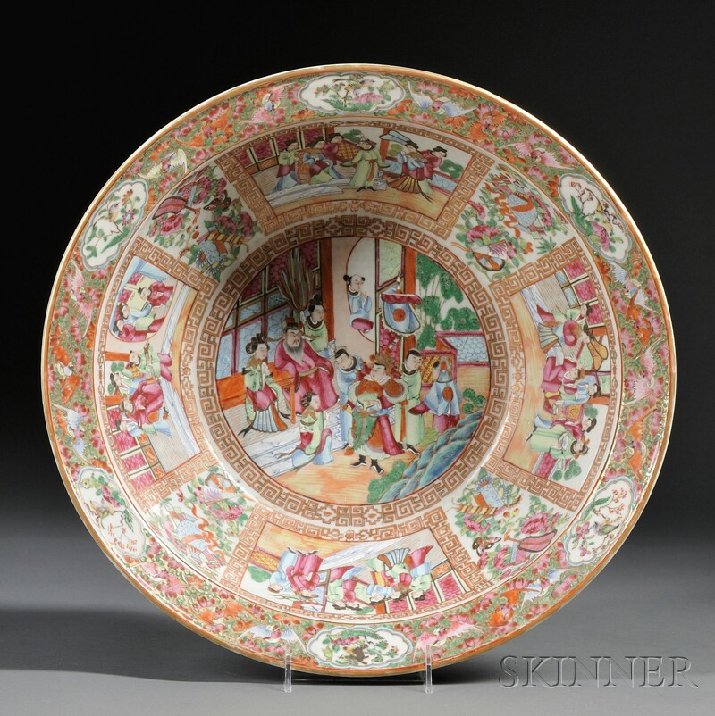 Appraisal: Large Chinese Export Porcelain Mandarin-decorated Wash Basin mid- th century