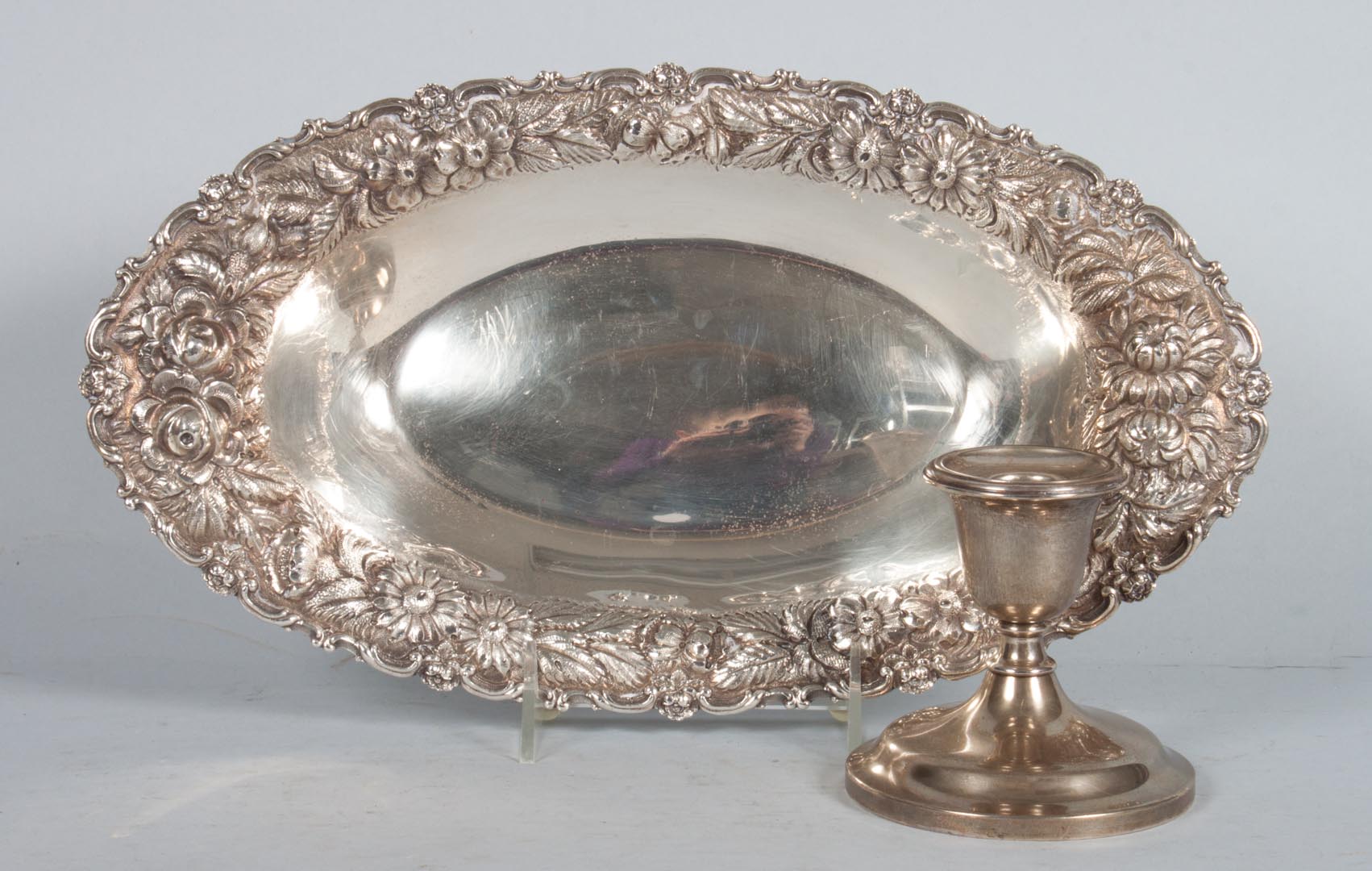 Appraisal: Stieff Rose sterling silver oval bread tray hand chased ozt