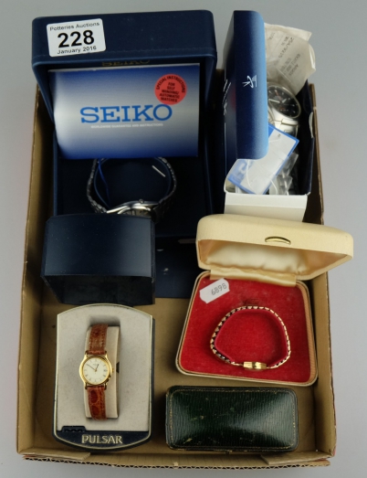 Appraisal: A collection of boxed wristwatches to include Seiko Automatic Casio