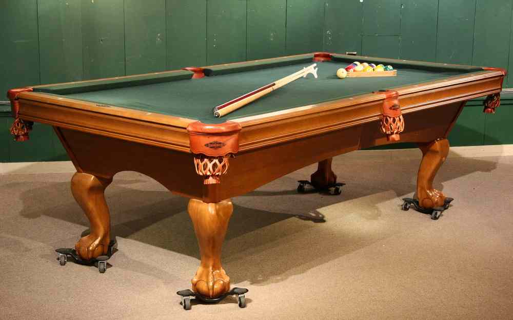 Appraisal: POOL TABLE - Brunswick full size contemporary pool table with