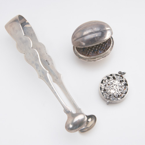 Appraisal: Three th C American silver pieces melon form nutmeg grater