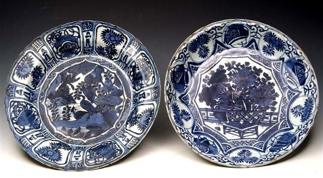 Appraisal: A CHINESE KRAAK BLUE AND WHITE DISH with central panel