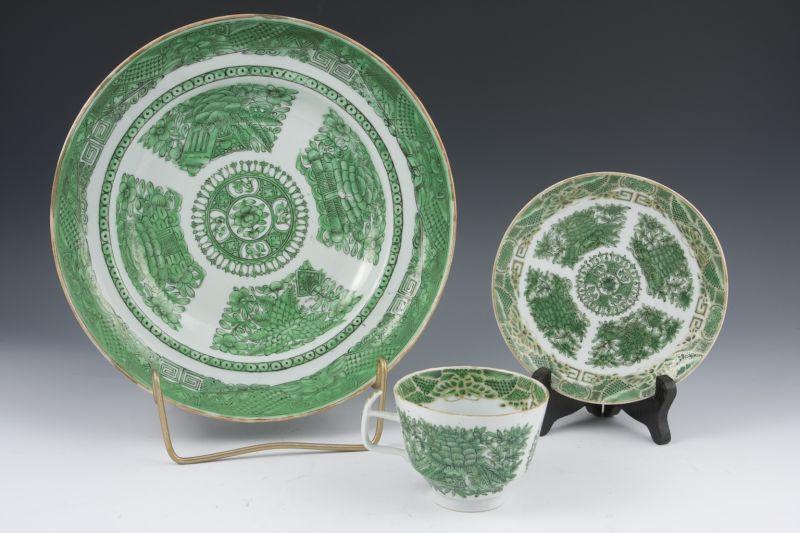 Appraisal: Chinese Export Fitzhugh Verte th c three pieces a dinner