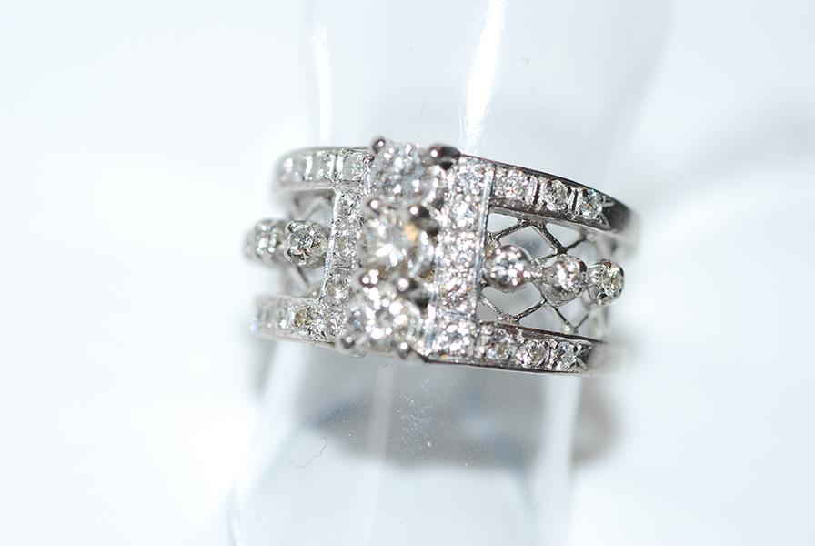 Appraisal: A DIAMOND DRESS RING IN CT WHITE GOLD A DIAMOND