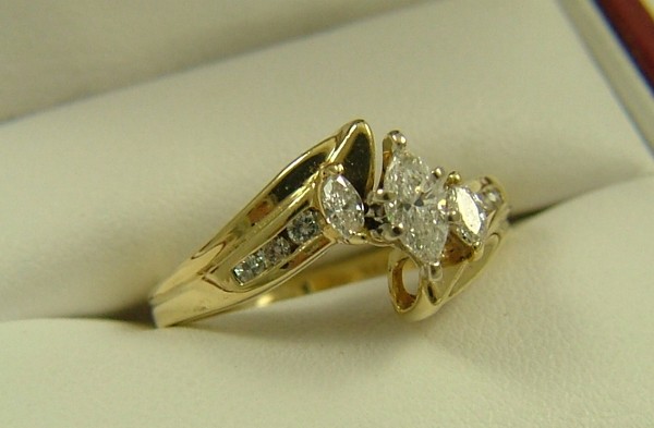 Appraisal: DIAMOND RING K yellow gold setting featuring three marquise and