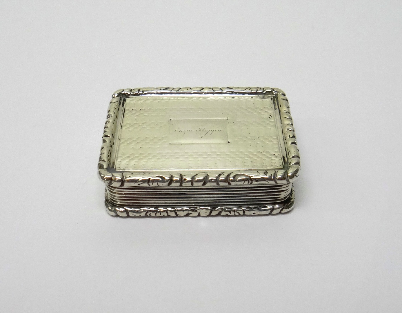 Appraisal: A William IV silver rectangular vinaigrette with a scroll engraved