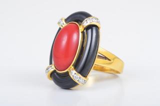 Appraisal: K Coral Diamond Onyx Ring Coral diamond onyx ring bright