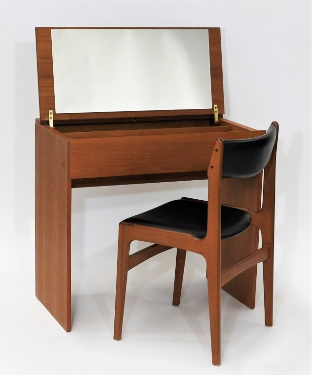 Appraisal: ARNE WAHL IVERSEN FOR VINDE MOBELFABRIK VANITY Denmark C Arne