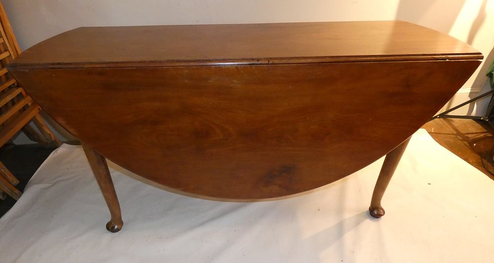 Appraisal: QUEEN ANNE DROP LEAF DINE TABLE Large antique antique mahogany