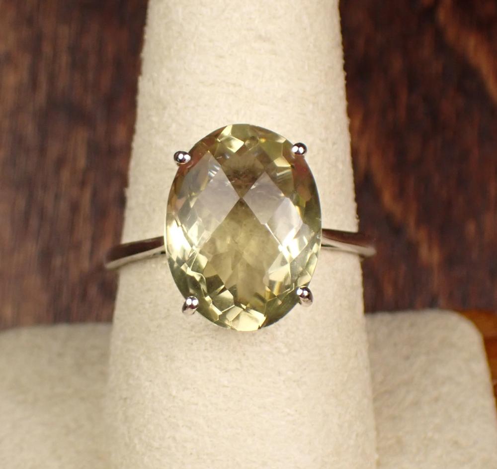 Appraisal: LEMON QUARTZ AND WHITE GOLD SOLITAIRE RING The k white