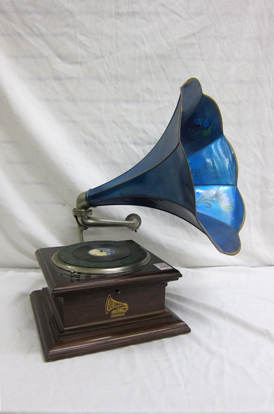 Appraisal: COLUMBIA GRAPHOPHONE DISC PHONOGRAPH WITH HORN American Graphophone Co c