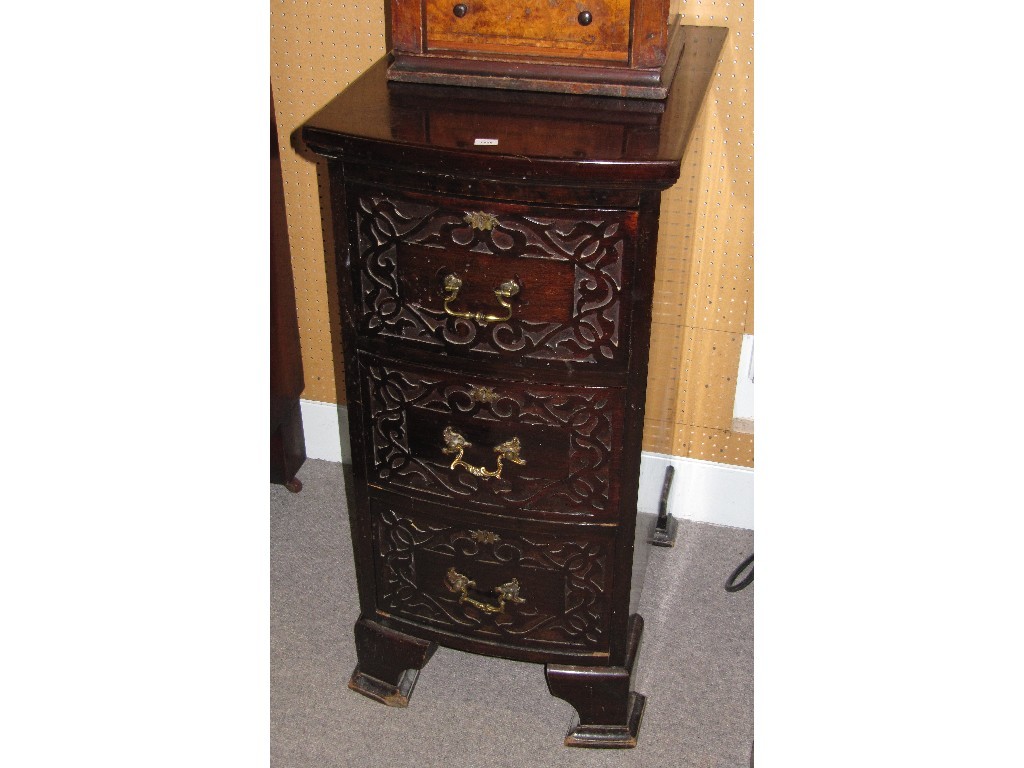 Appraisal: Edwardian mahogany three drawer chest with brass handles